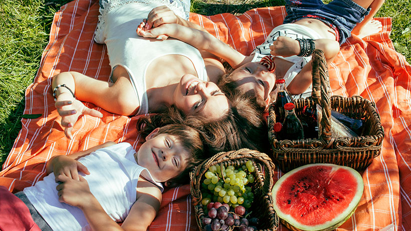 "A beautiful day for a picnic! 好天氣！野餐嗎？ "